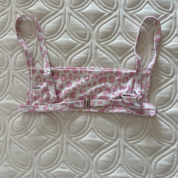 Pink and white leaped animal print bikini set. - Picture 3 of 5